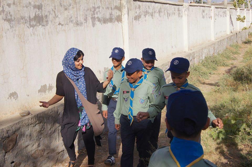 Mina Sharif in conversation with a group of scouts